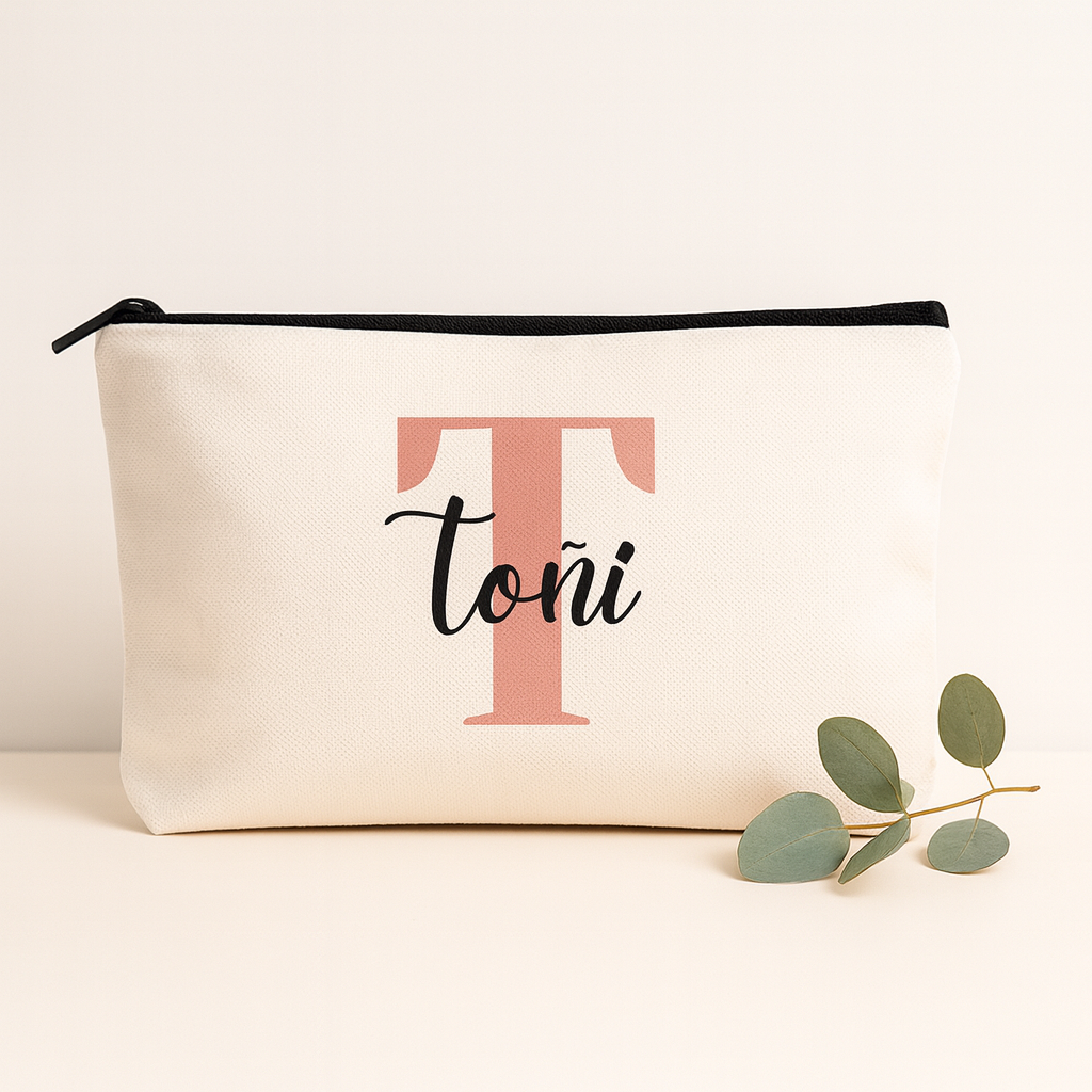 Neceser personalizado con inicial y nombre – color crema