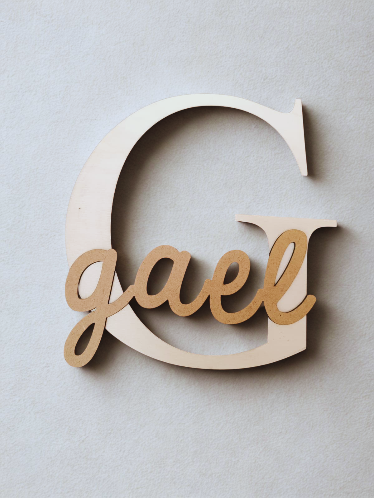 Letra de madera con nombre superpuesto – Decoración personalizada